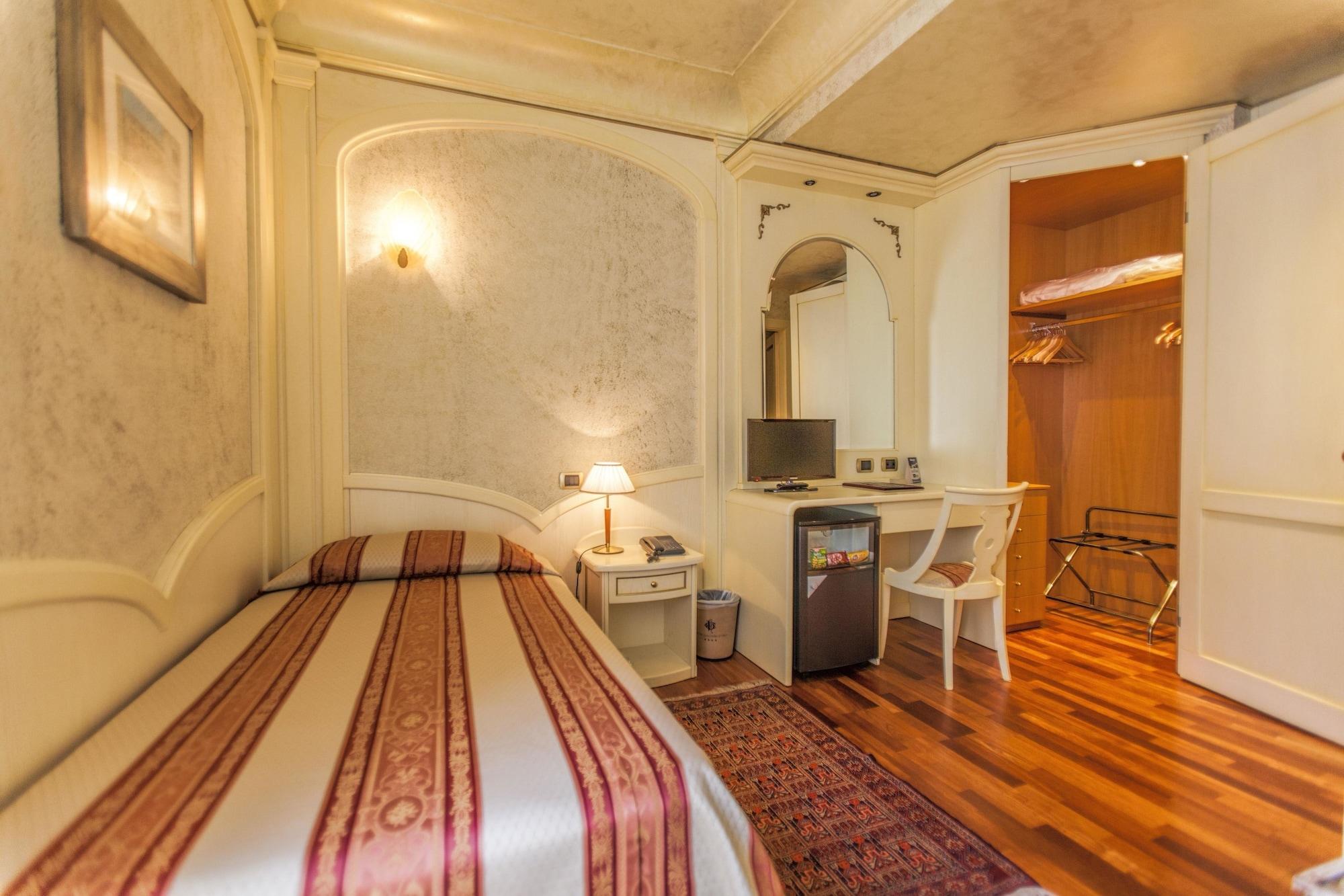 Hotel Colomba D'Oro Verona Esterno foto