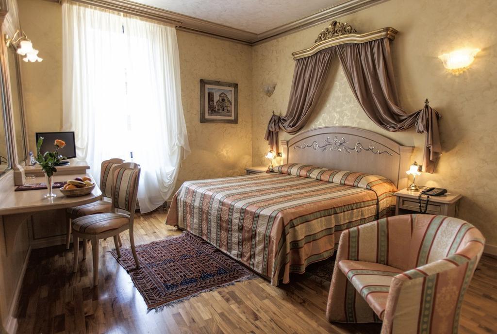 Hotel Colomba D'Oro Verona Esterno foto