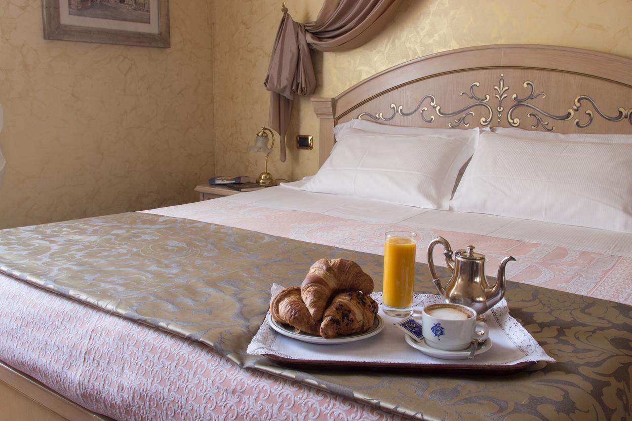 Hotel Colomba D'Oro Verona Esterno foto